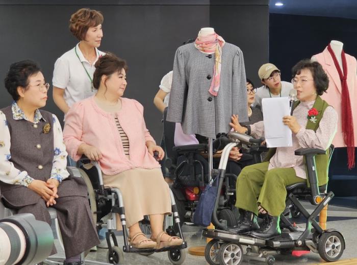 ▲ 장애여성 불편 개선 맞춤의상 패션쇼 